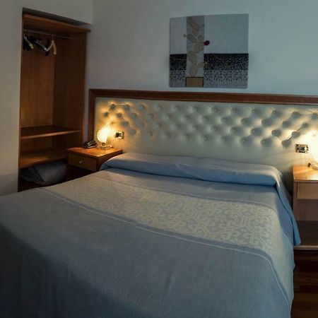 Hotel Del Corso Sant'Antioco Bagian luar foto