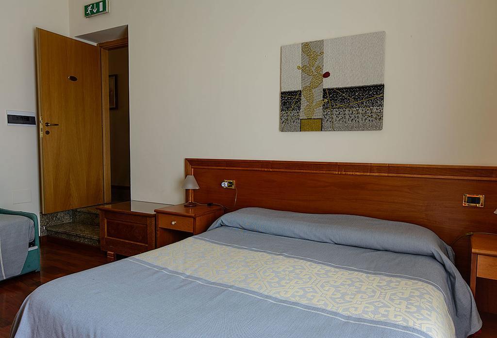 Hotel Del Corso Sant'Antioco Bagian luar foto