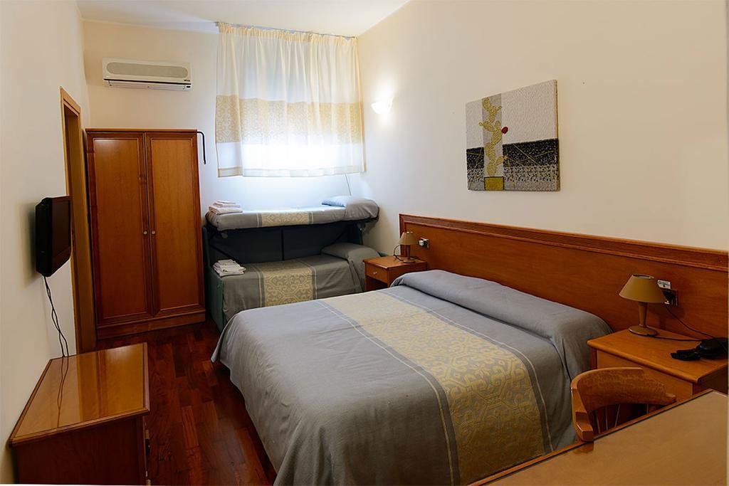 Hotel Del Corso Sant'Antioco Bagian luar foto