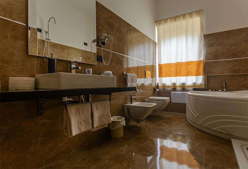 Hotel Del Corso Sant'Antioco Bagian luar foto