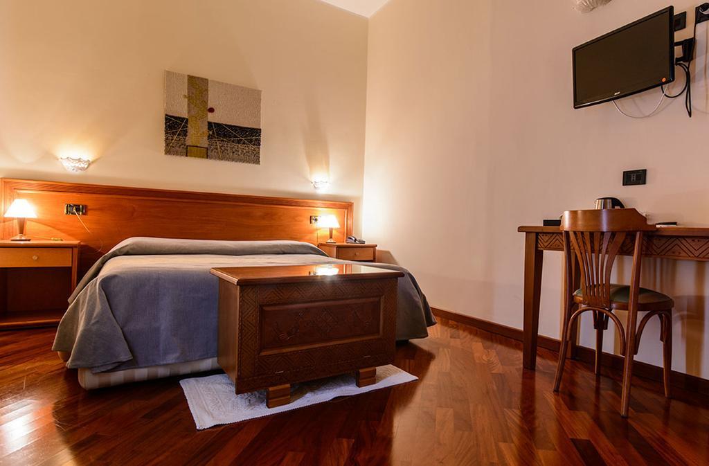 Hotel Del Corso Sant'Antioco Bagian luar foto