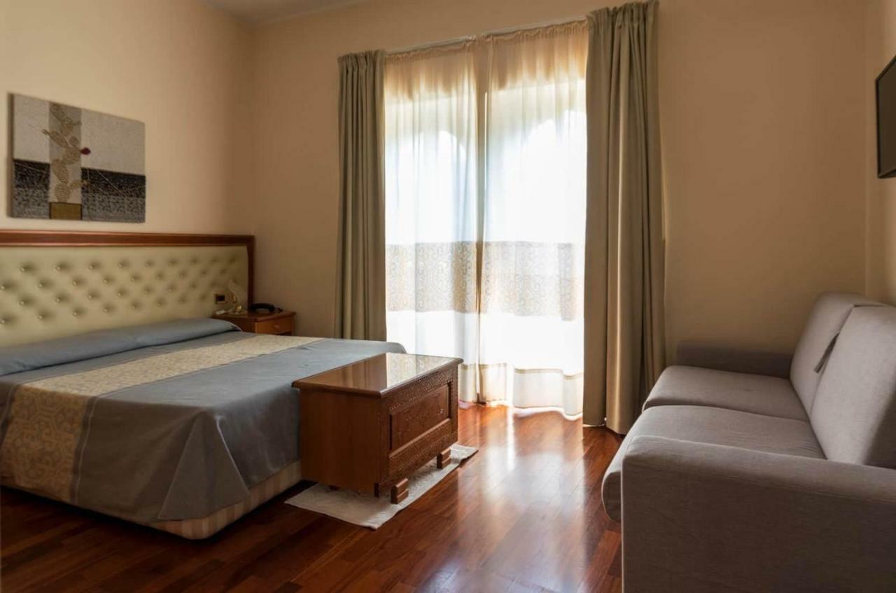 Hotel Del Corso Sant'Antioco Bagian luar foto