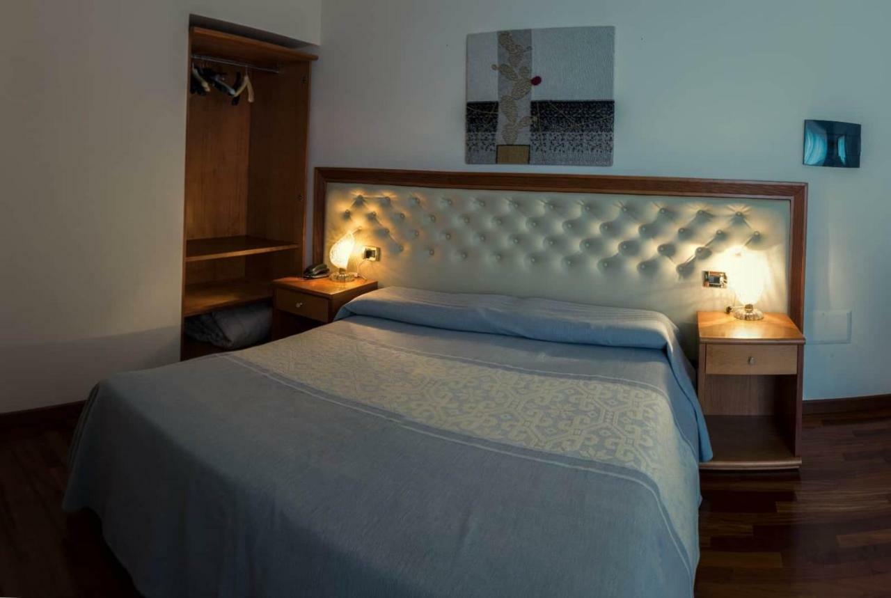 Hotel Del Corso Sant'Antioco Bagian luar foto