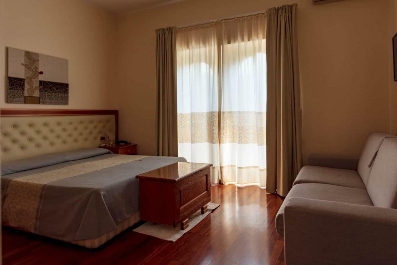 Hotel Del Corso Sant'Antioco Bagian luar foto