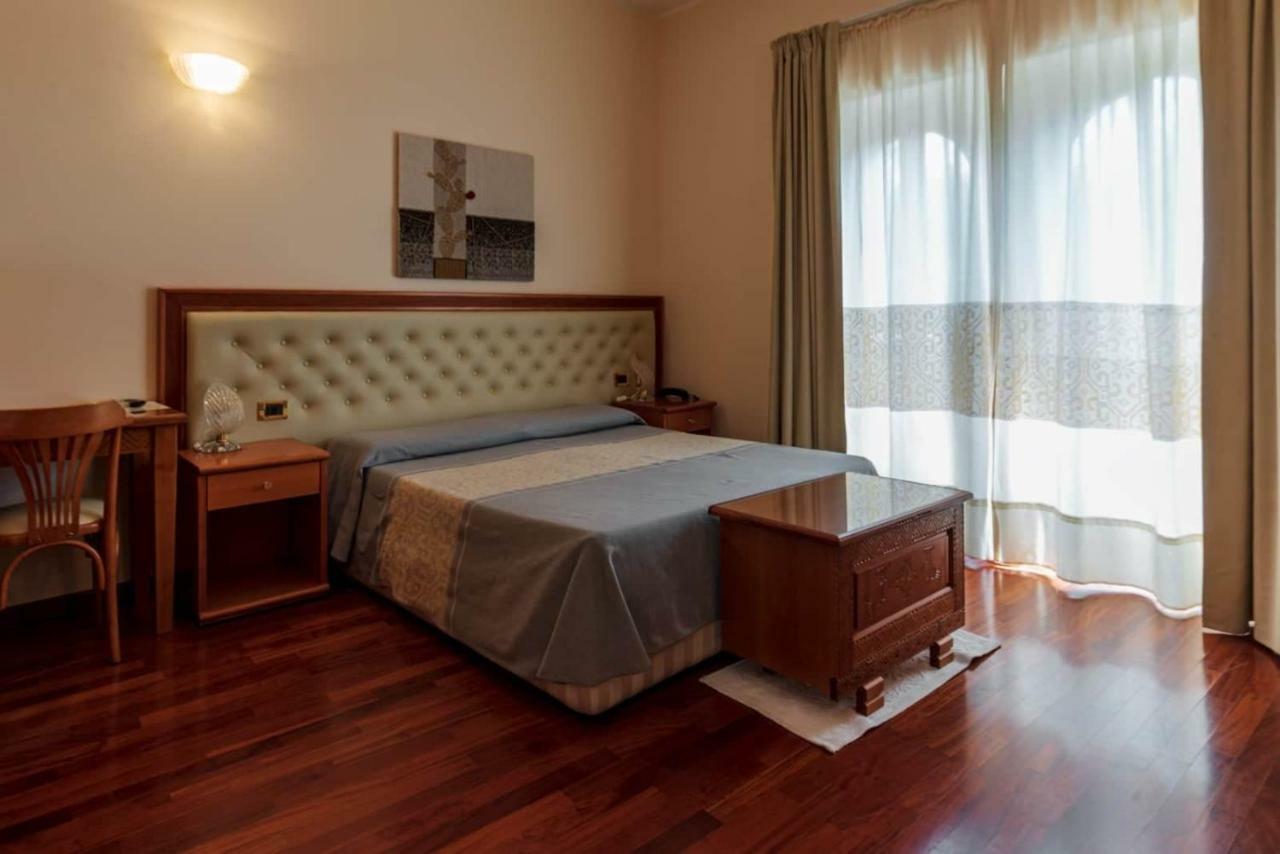 Hotel Del Corso Sant'Antioco Bagian luar foto